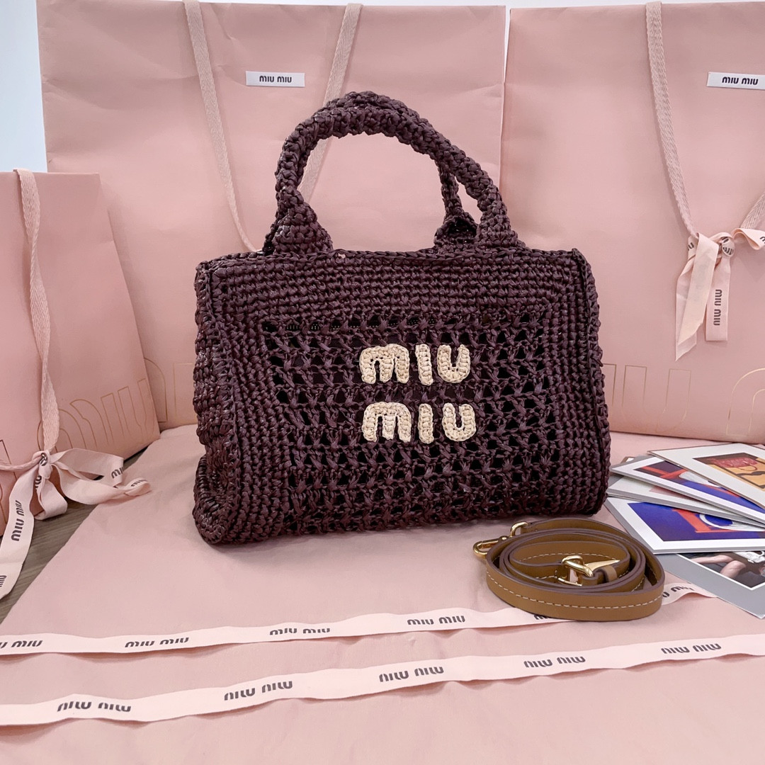 M1um1u tote bag