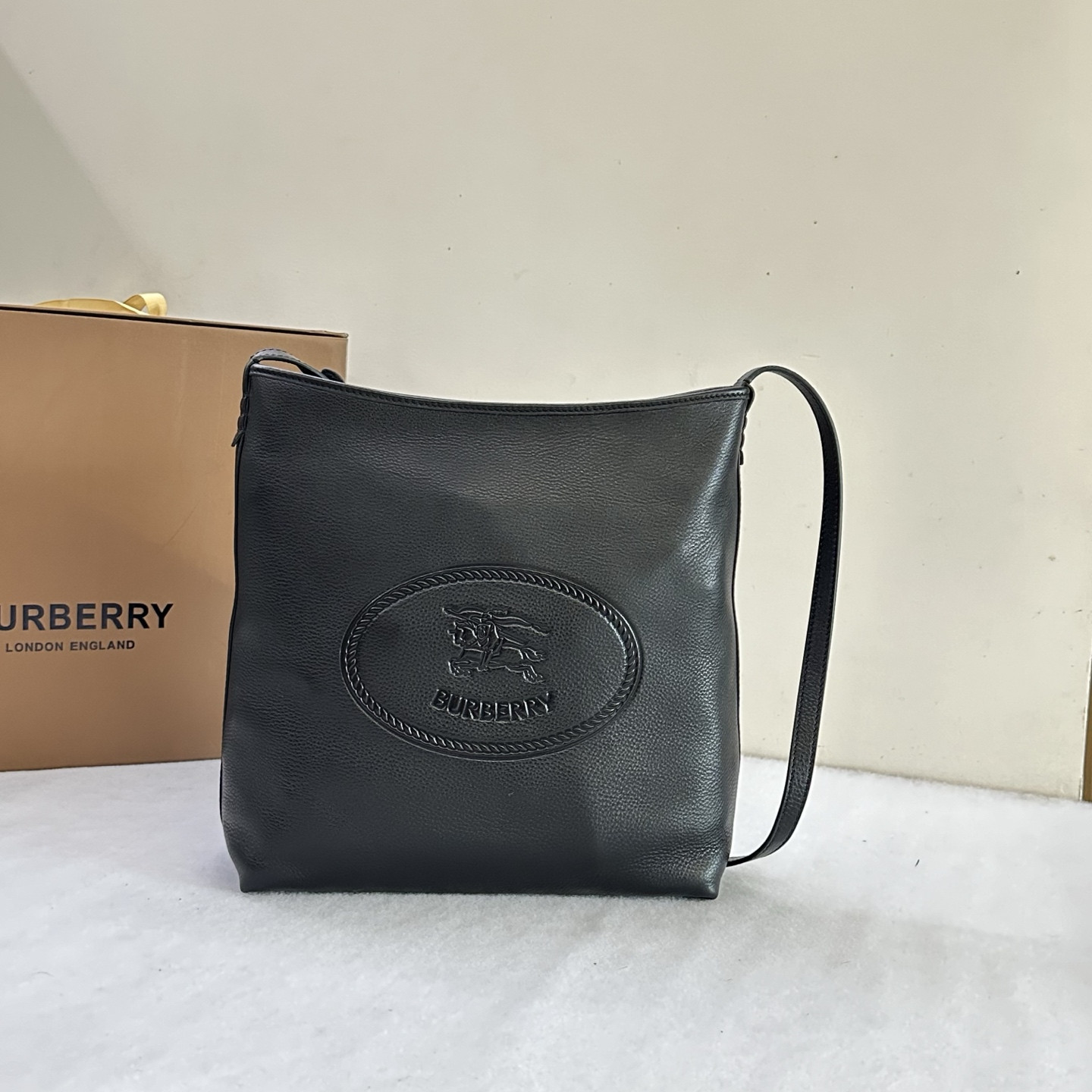 Bv*b*rry small highlands shoulder bag in sand-28.5 x 11.5x 31cm