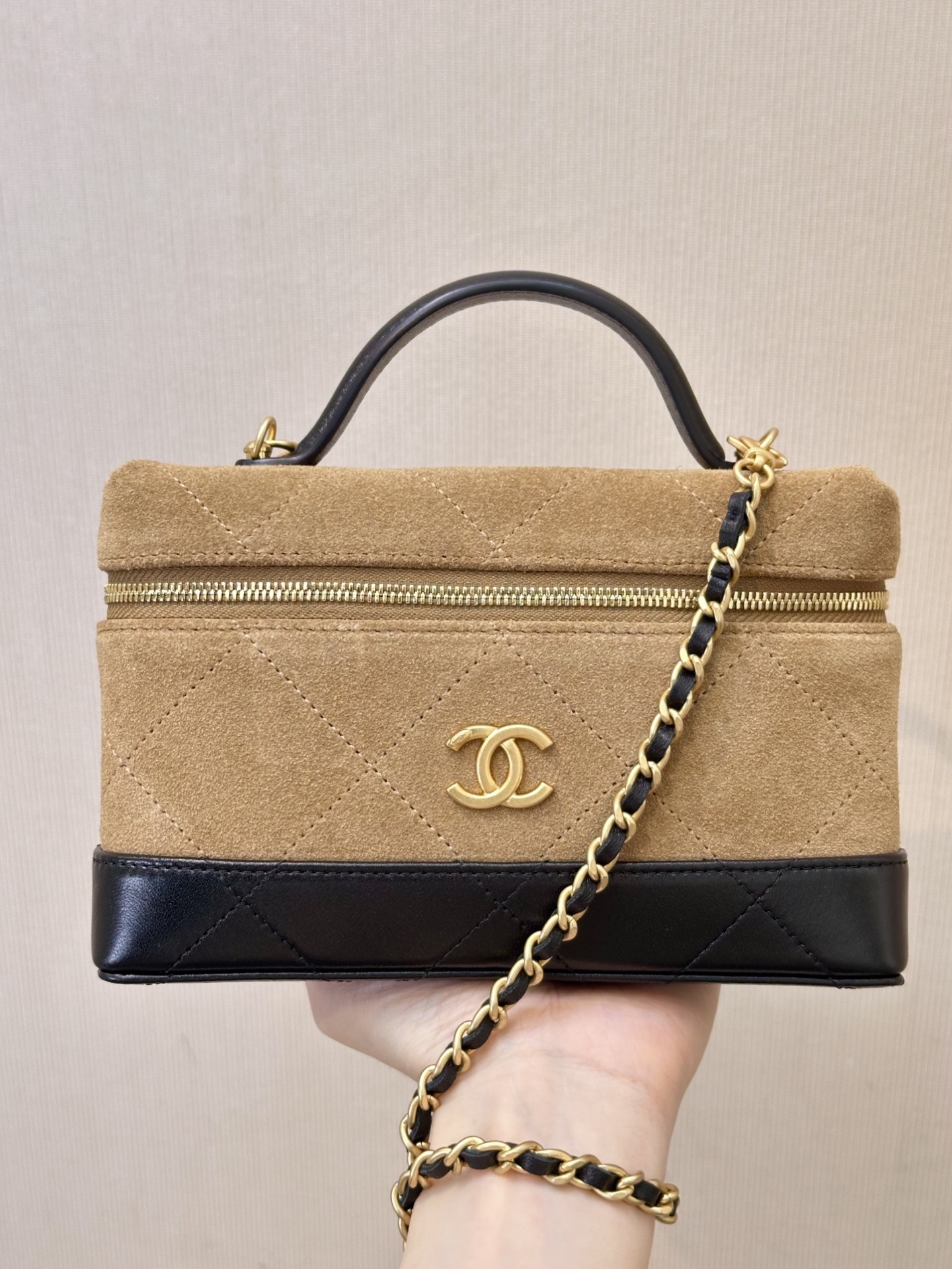 Ch@nel Vanity With Chain - Suede-17×19.5×5CM