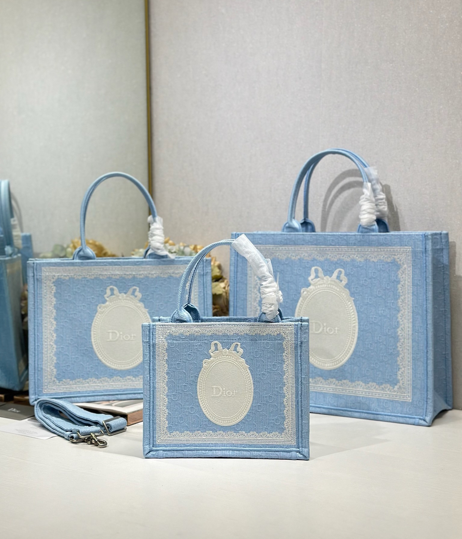Diro Book Tote