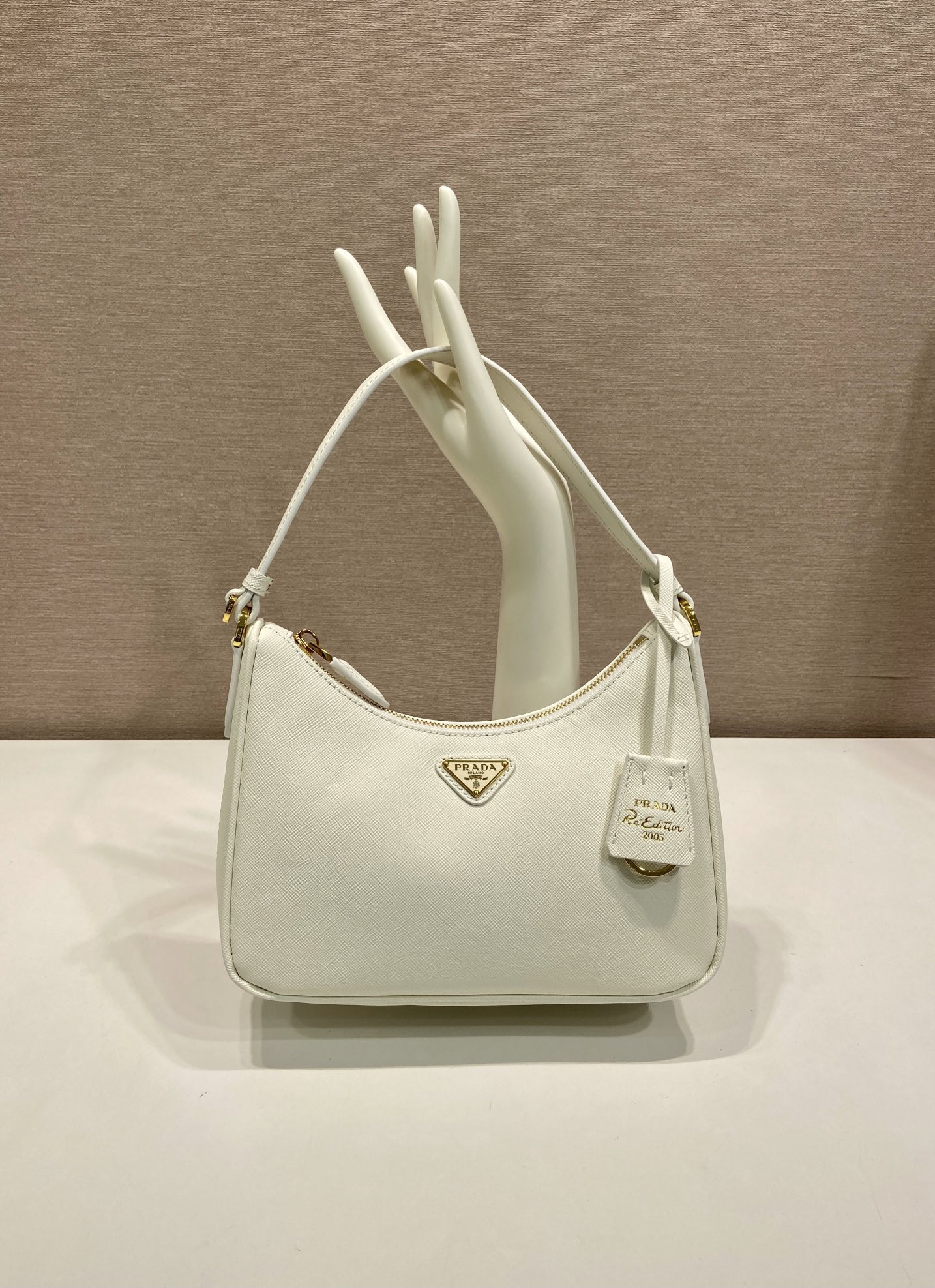 Pra*a Re-Edition Hobo Saffiano Leather Bag-22*18*6CM