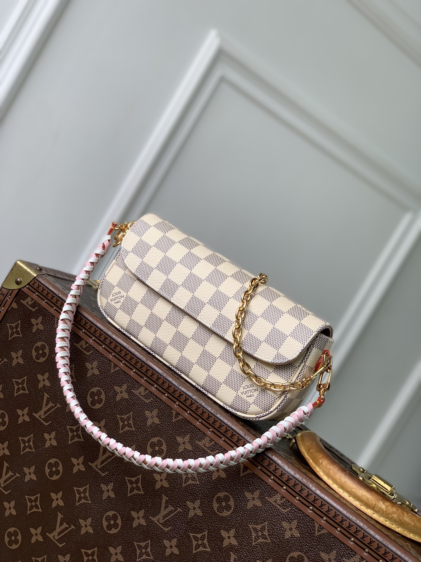 L0vis Vvtt0n Wallet on Chain Ivy-N40916-23.5 x 12 x 4.3CM