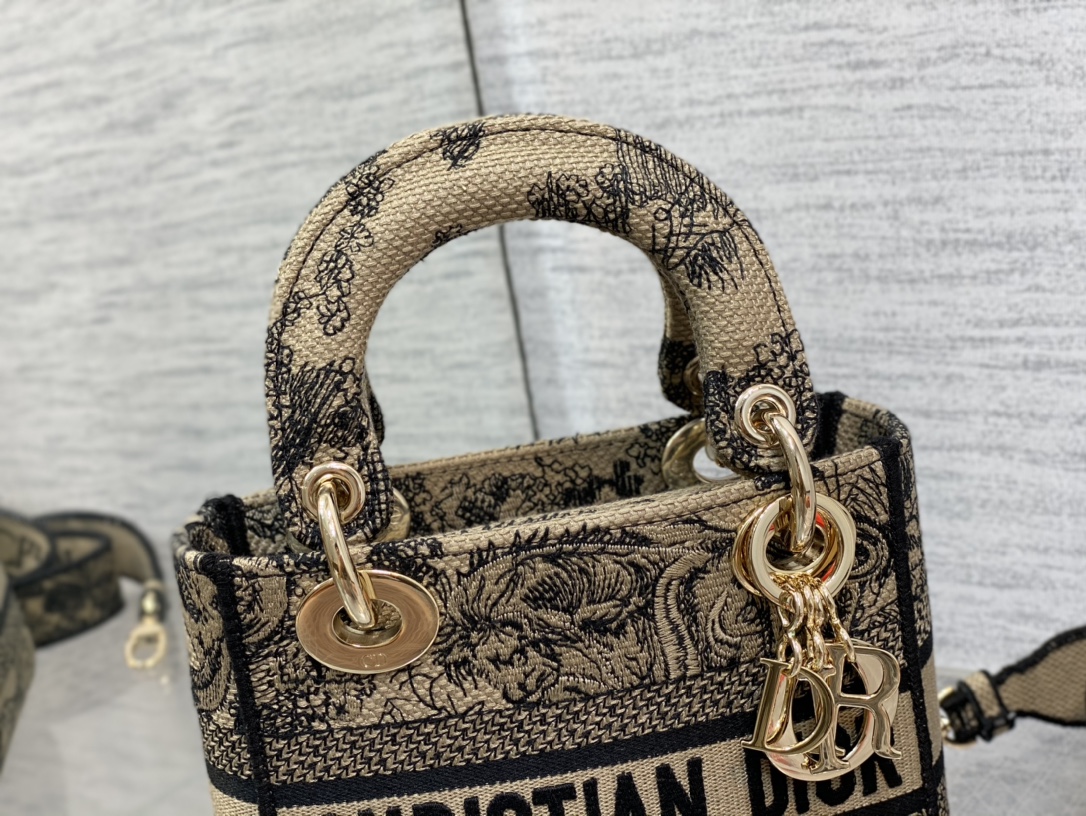 lady D*or-17*15*8cm