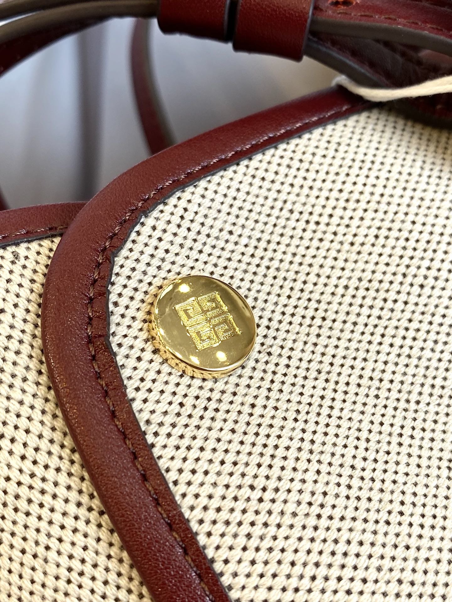 G1uenchy bond tote-21*32*14cm