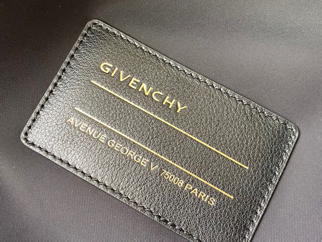 G1uenchy backpack-28x40x15cm