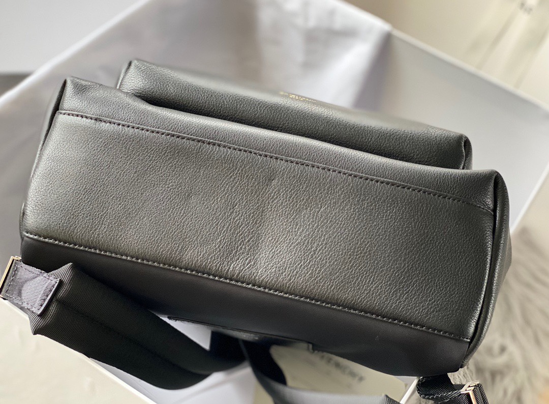 G1uenchy backpack-28x40x15cm