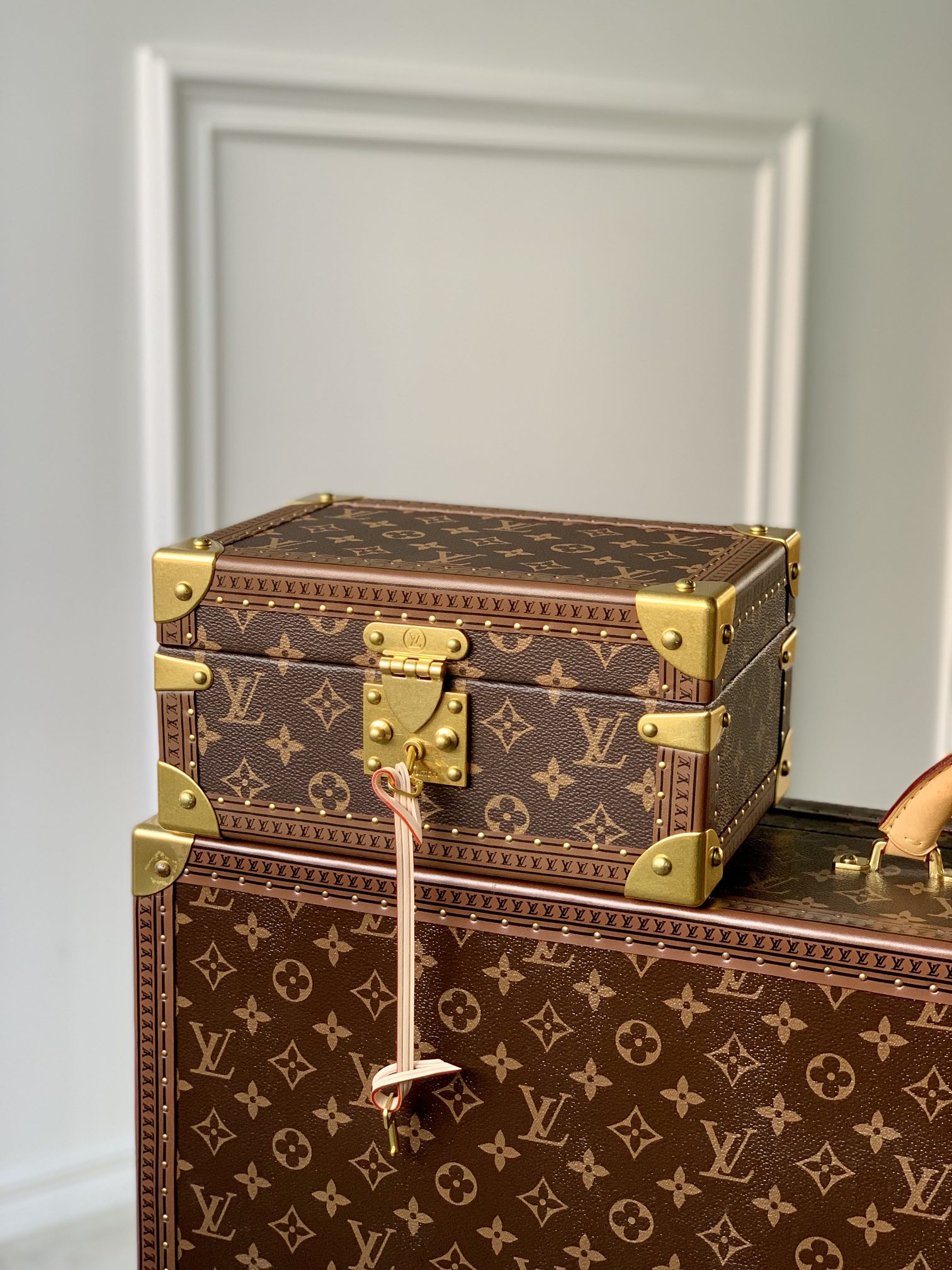 l0*is V*t0n jewelry box-24*13*17cm