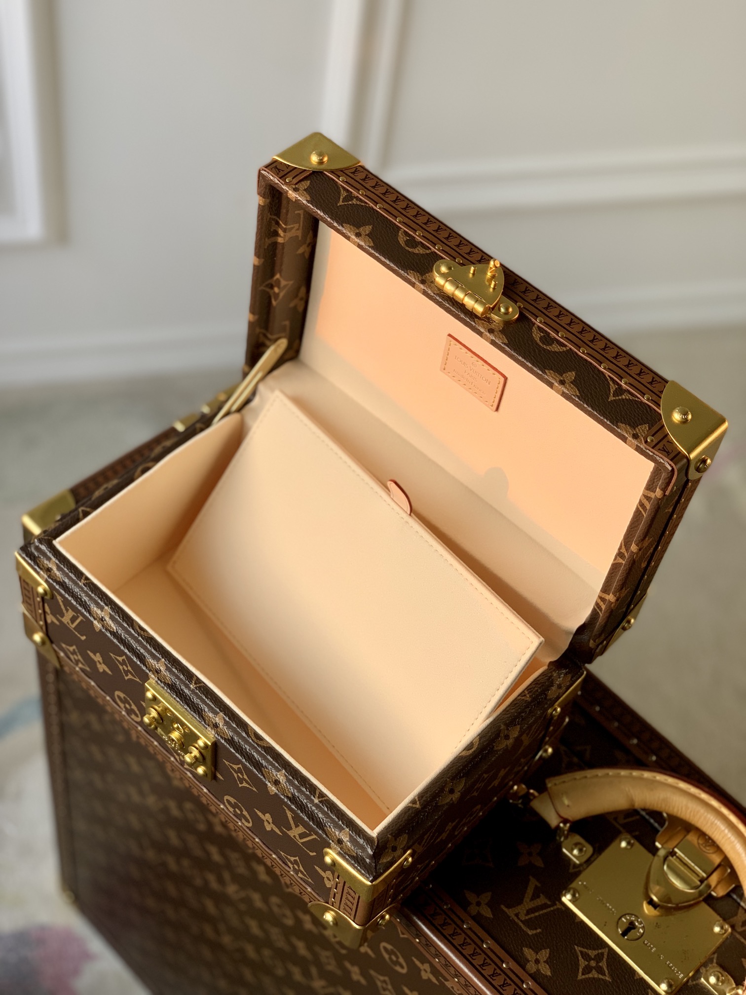 l0*is V*t0n jewelry box-24*13*17cm