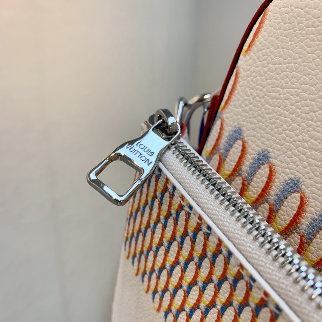 l0*is V*t0ntrio handbag-25*18.5*7cm