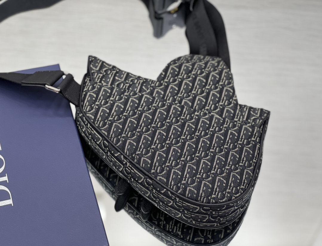 D*or saddle bag-20 x 28.6 x 5cm
