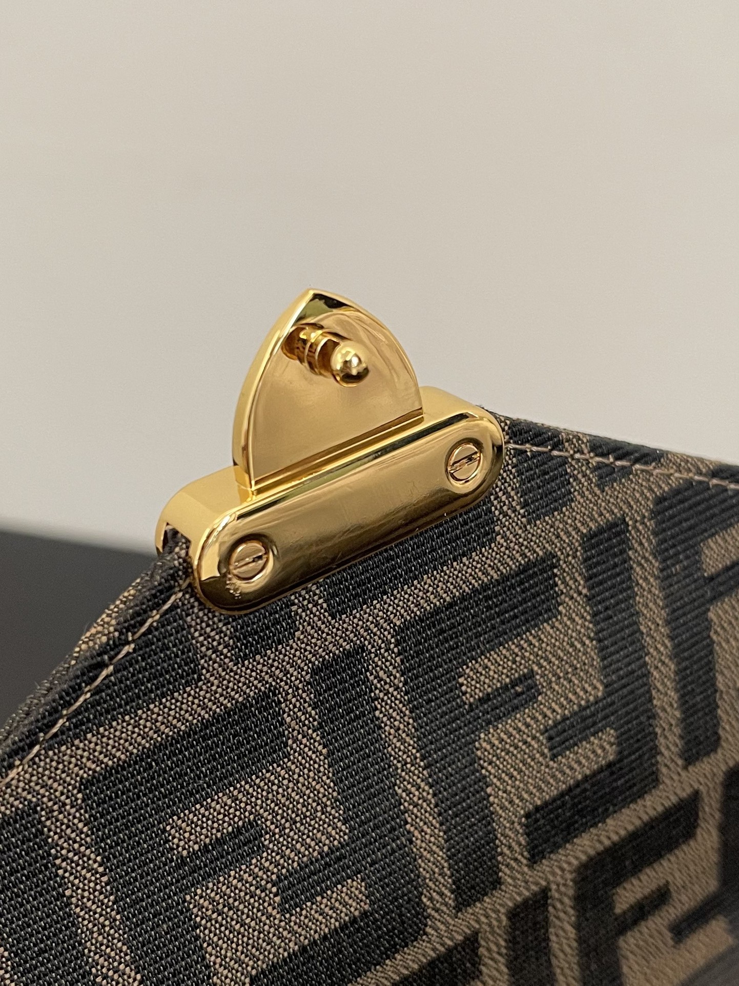 F**di vintage handbags-24x18x8cm