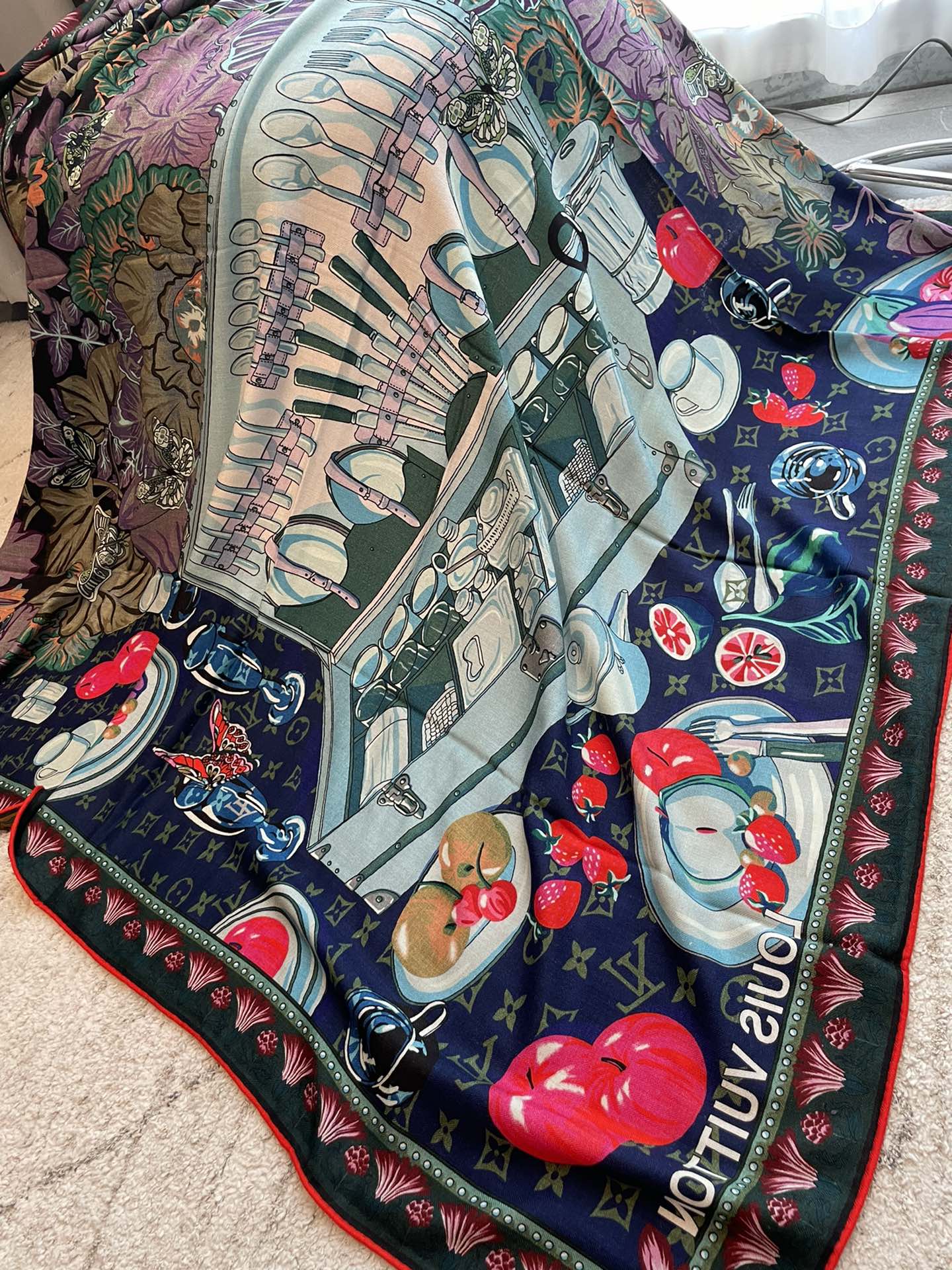 l0*is V*t0n square towel-140*140cm