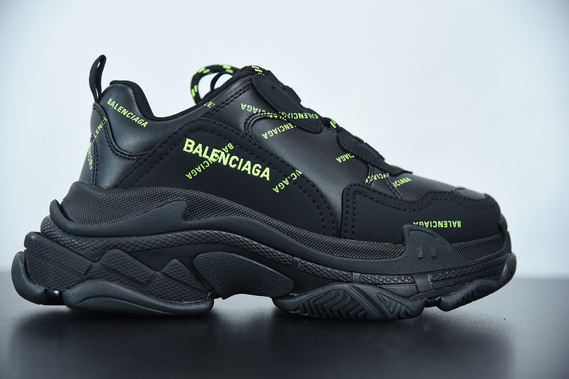 Ba*len*cia*ga triple s