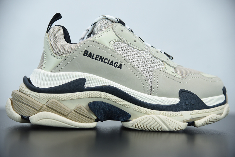 Ba*len*cia*ga triple s