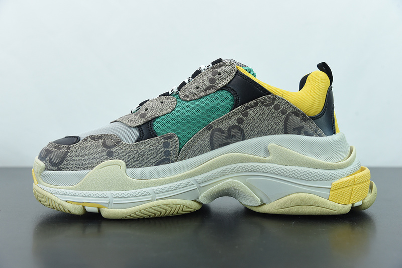 Ba*len*cia*ga triple s