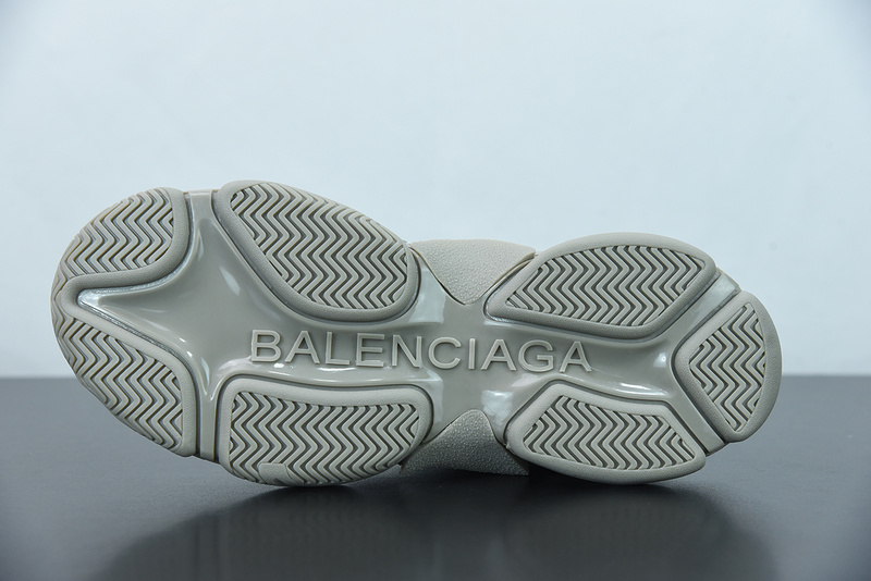 Ba*len*cia*ga triple s