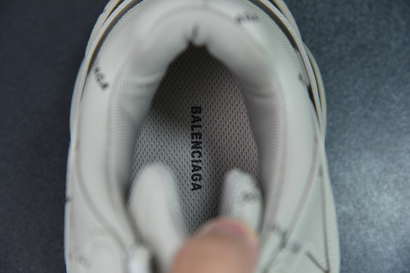 Ba*len*cia*ga triple s