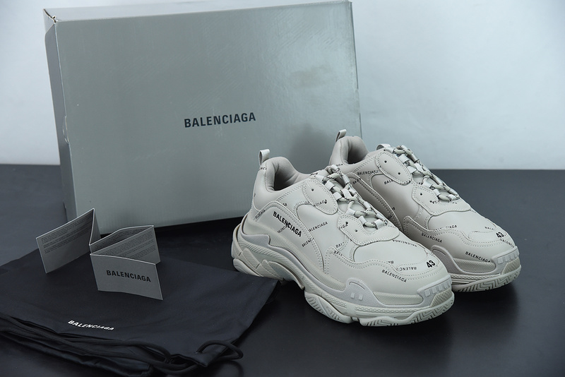 Ba*len*cia*ga triple s
