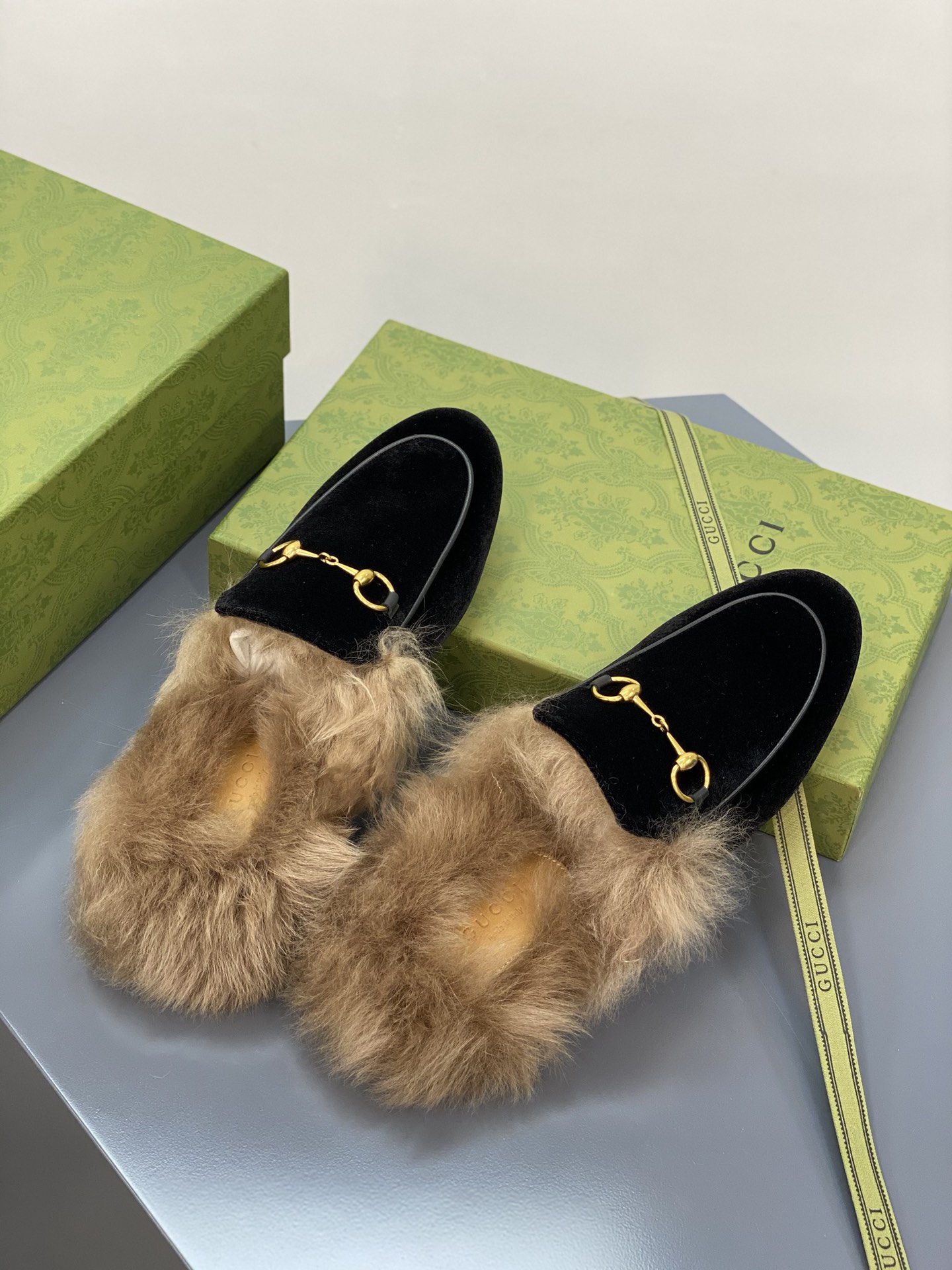 G*u*i loafers