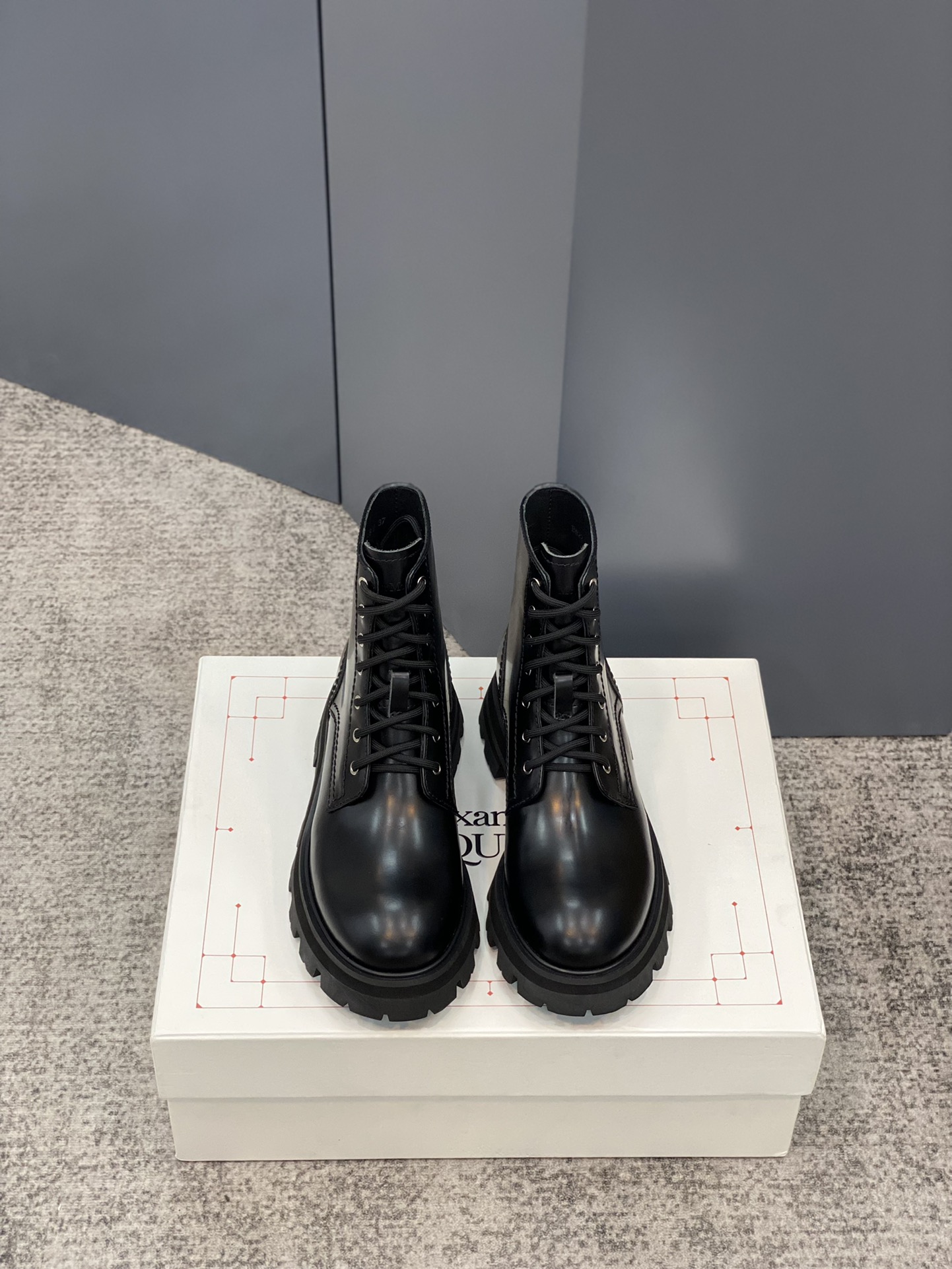 A1exa*der m*q*en boots