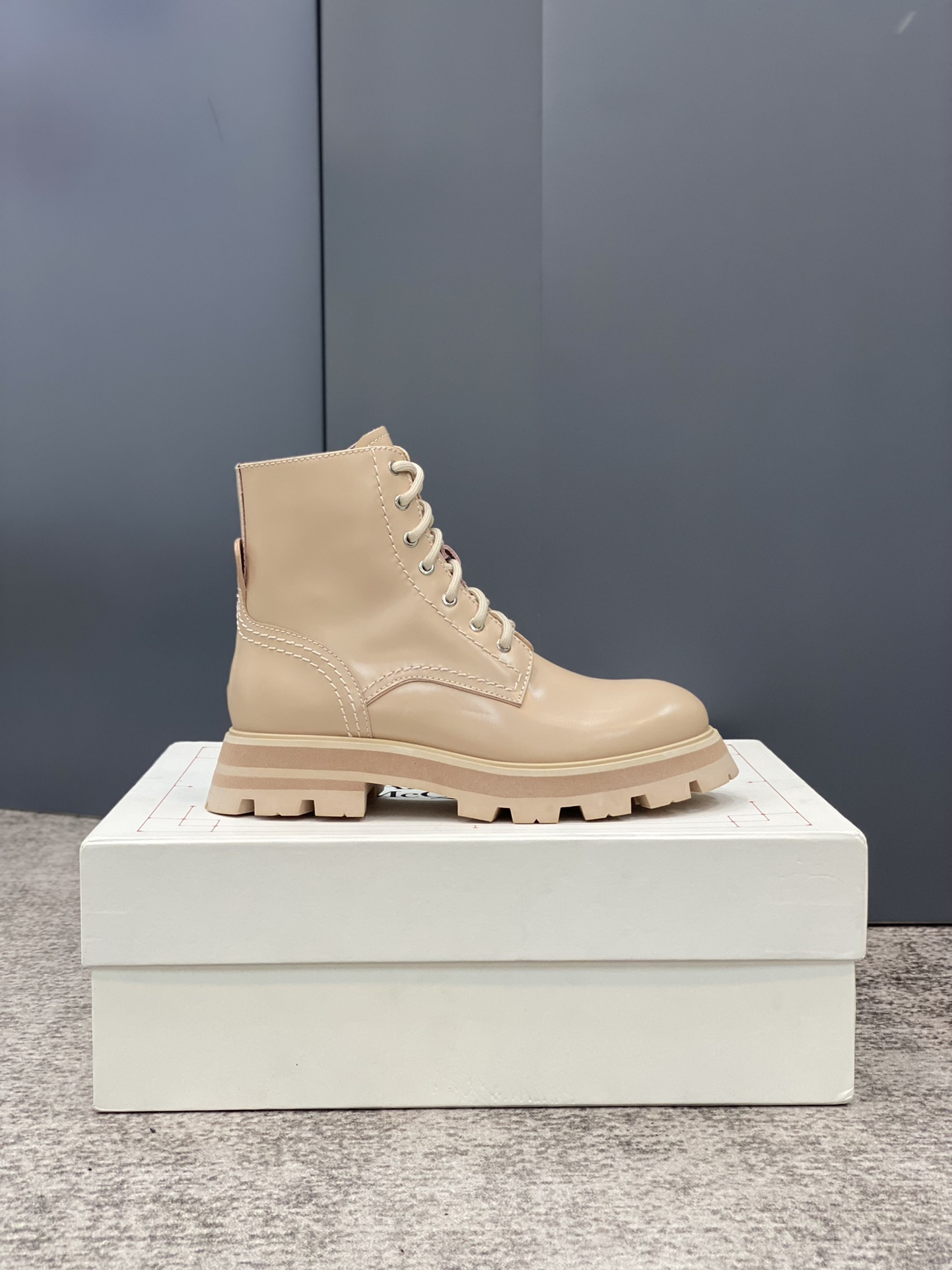 A1exa*der m*q*en boots