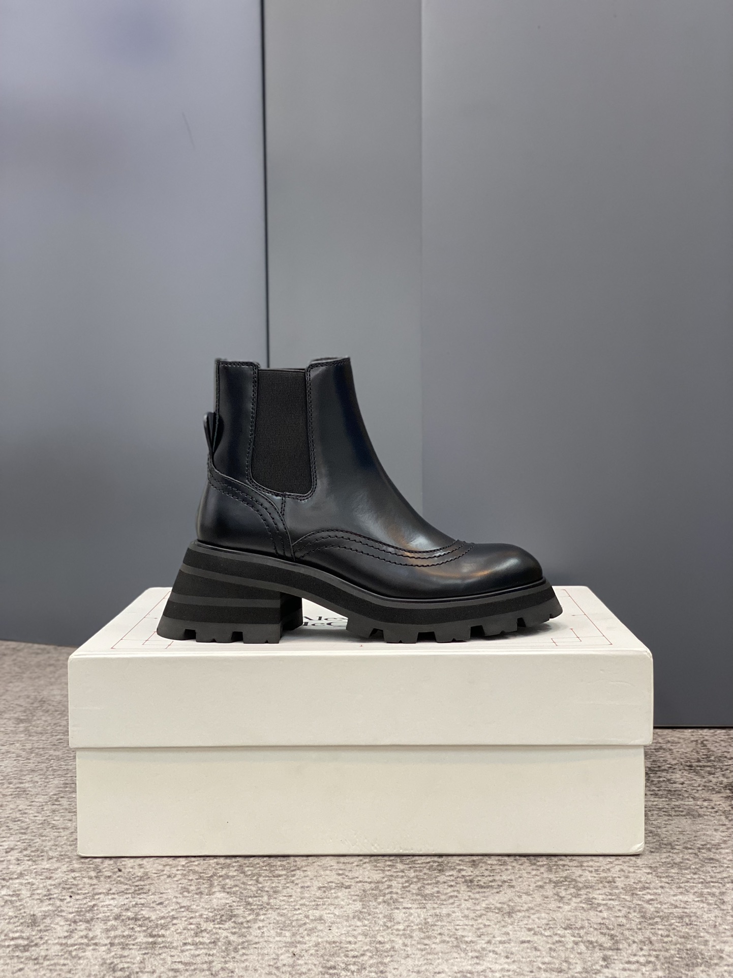 A1exa*der m*q*en boots