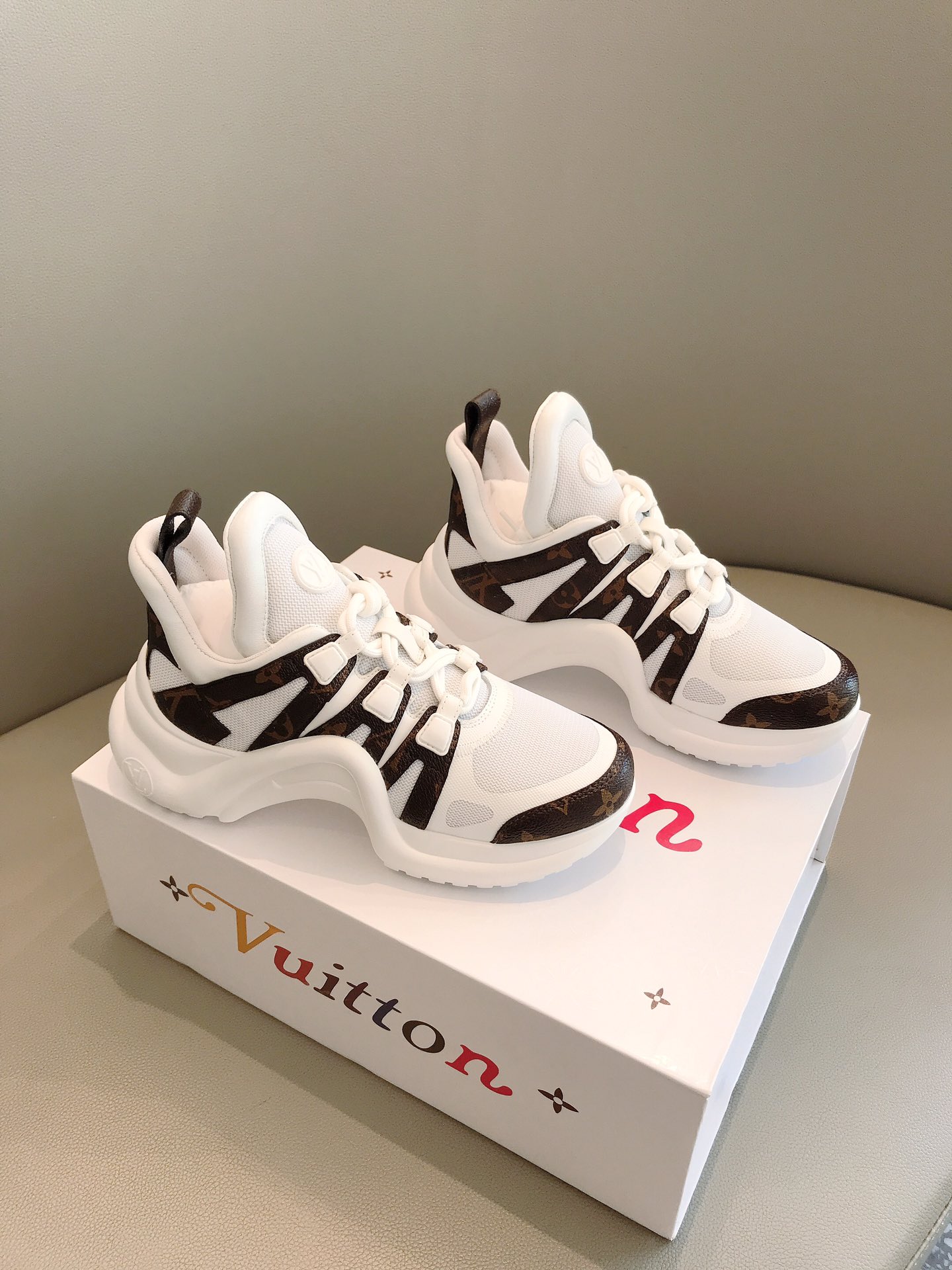 l0*is V*t0n archlight sneaker