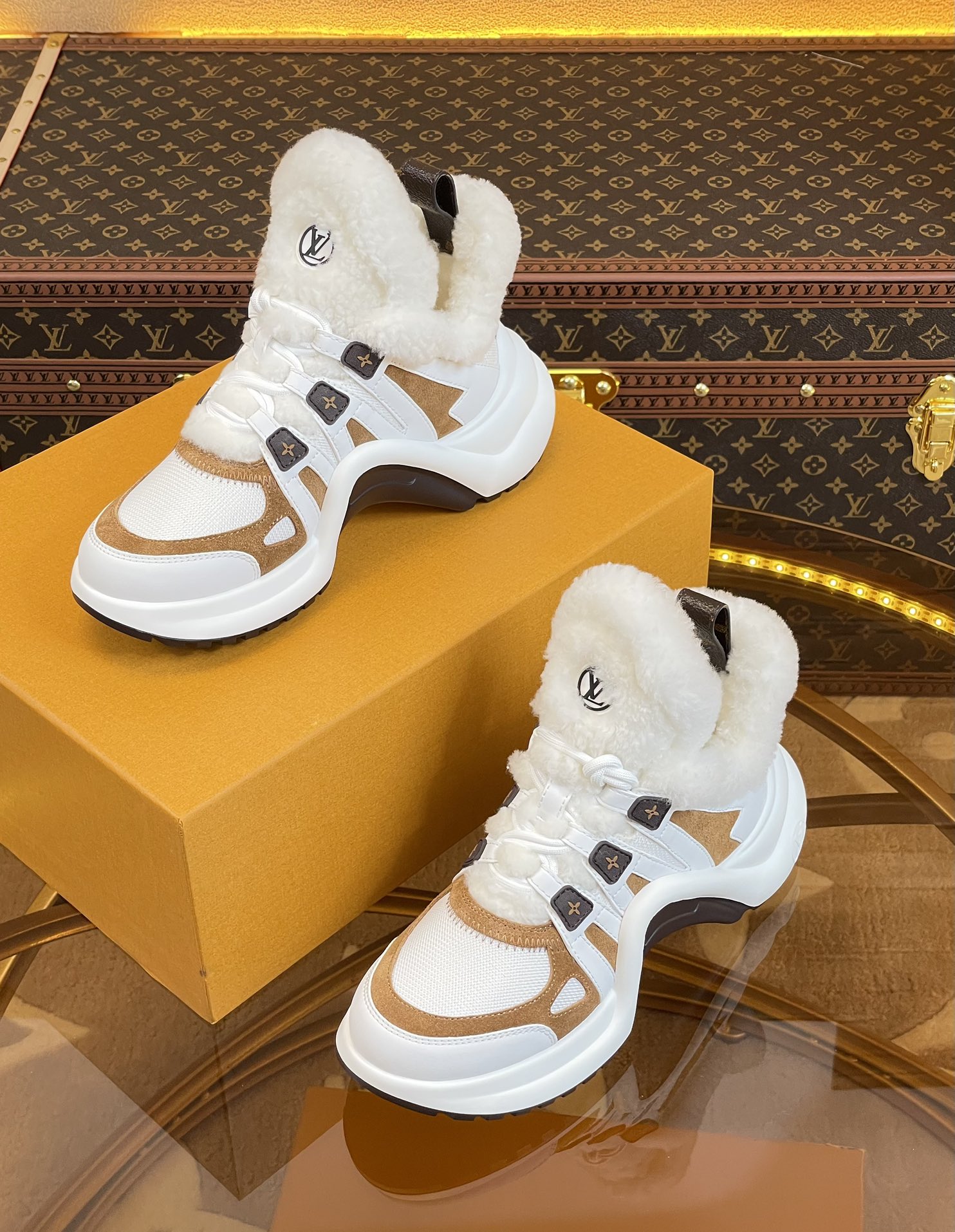 l0*is V*t0n archlight sneaker