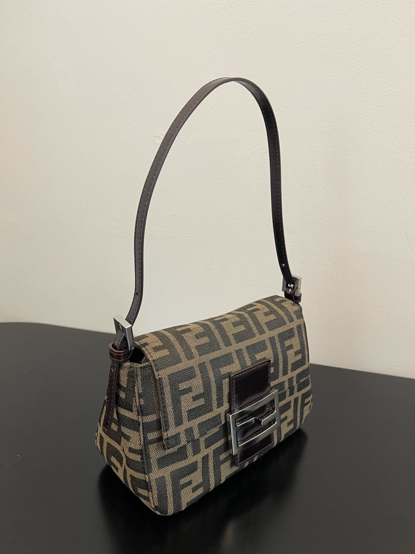 F**di small baguette bag-20x15x9cm