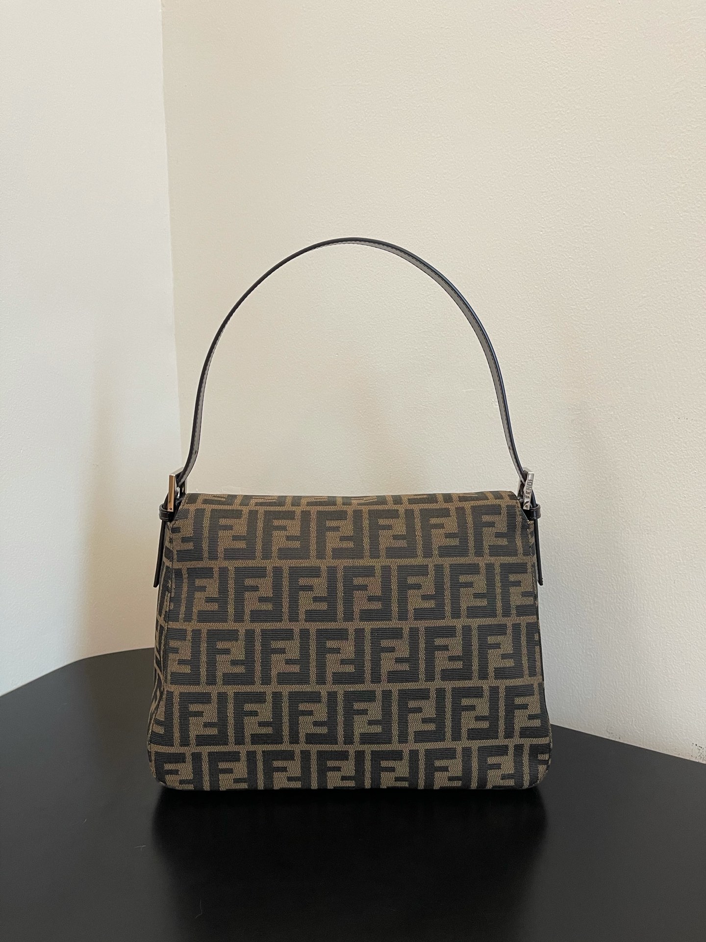 F**di large baguette bag-29x21x12cm