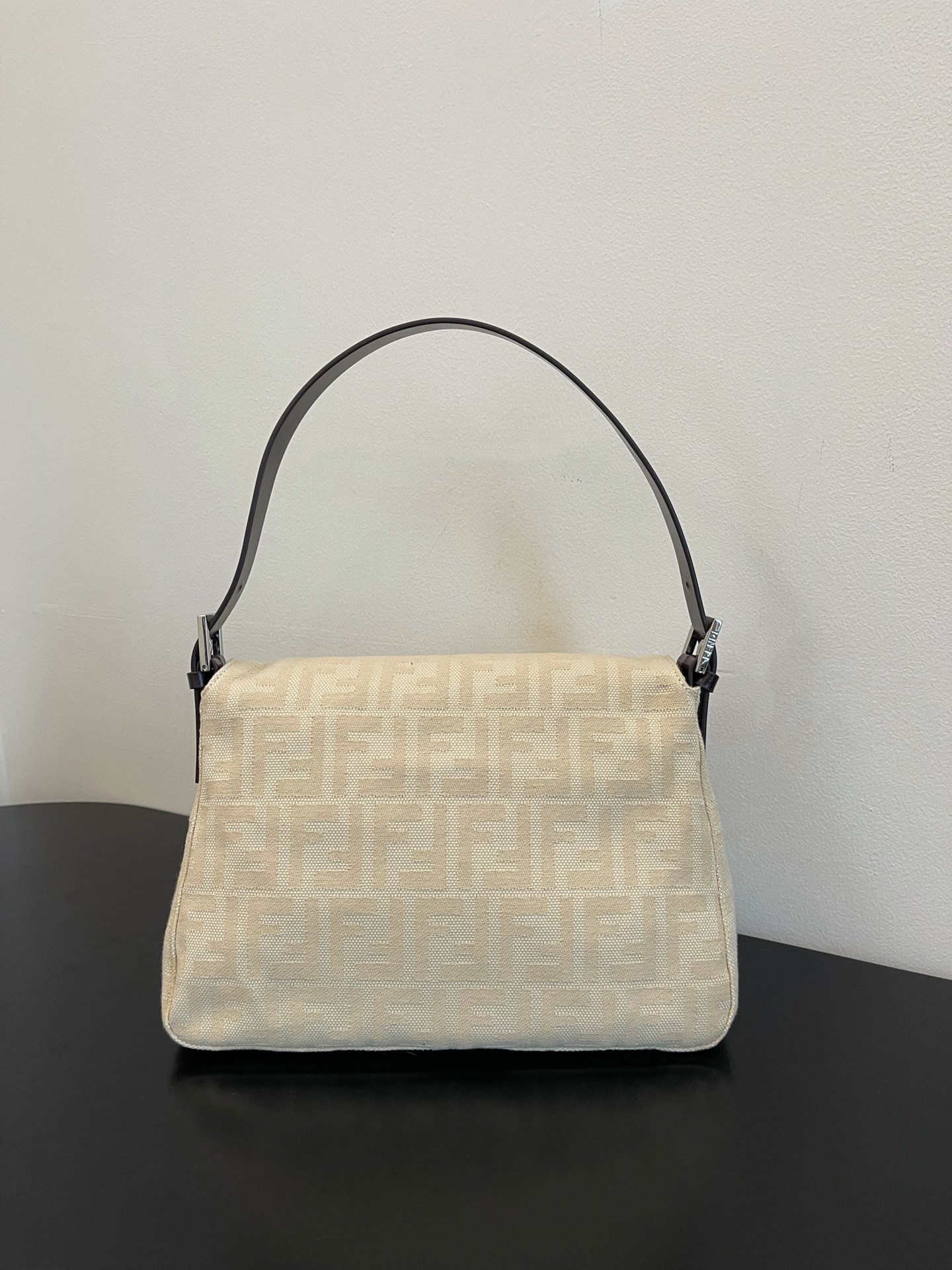 F**di large baguette bag-29x21x12cm