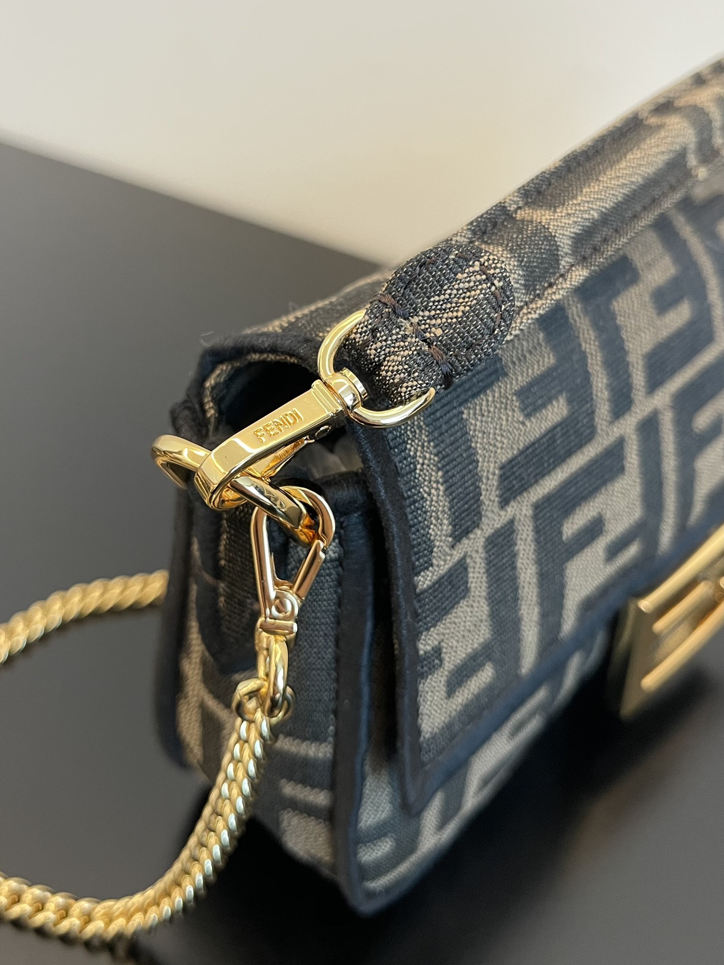 F**di small baguette bag-20x15x9cm