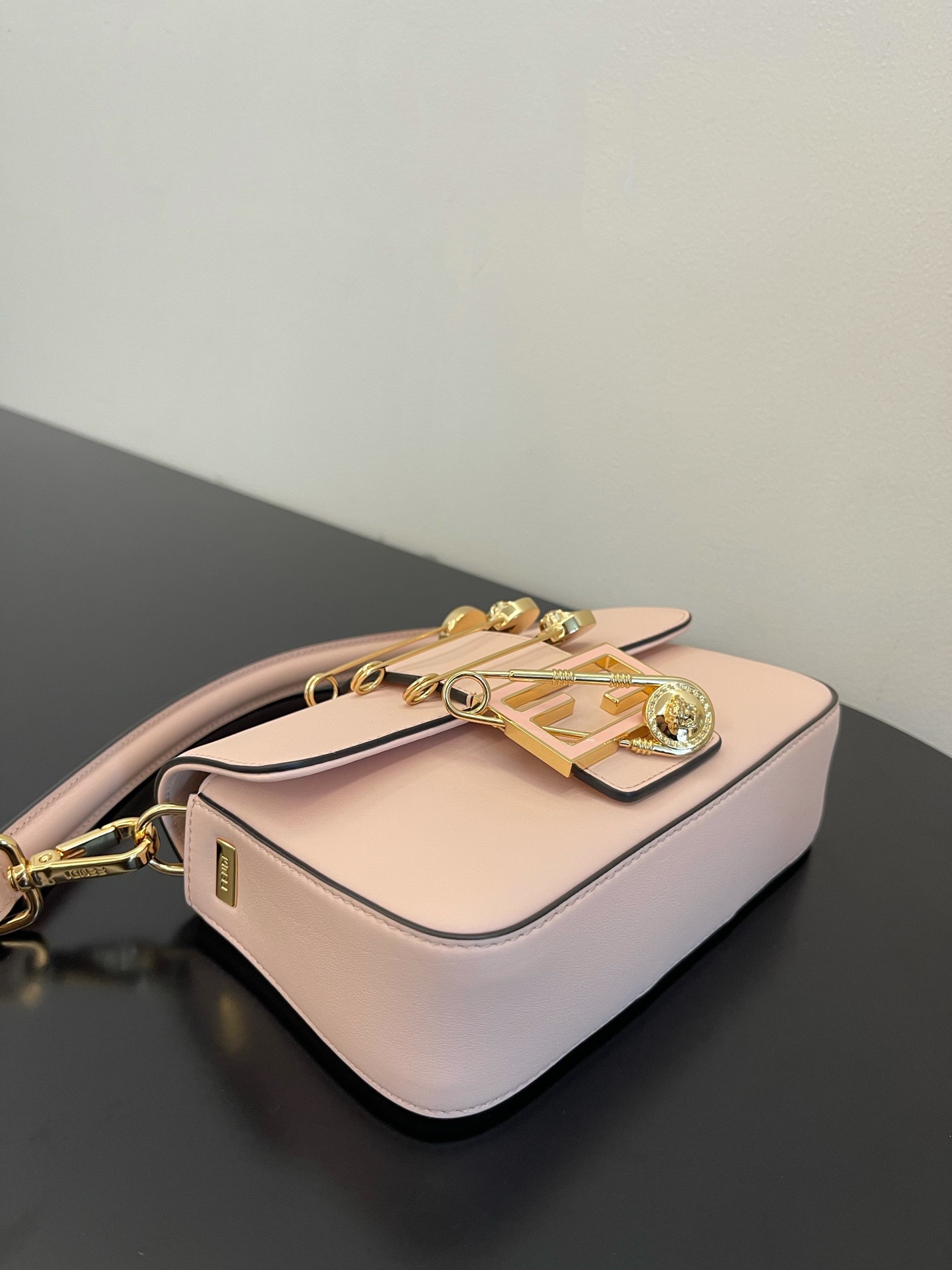 F**di small baguette bag-20x15x9cm