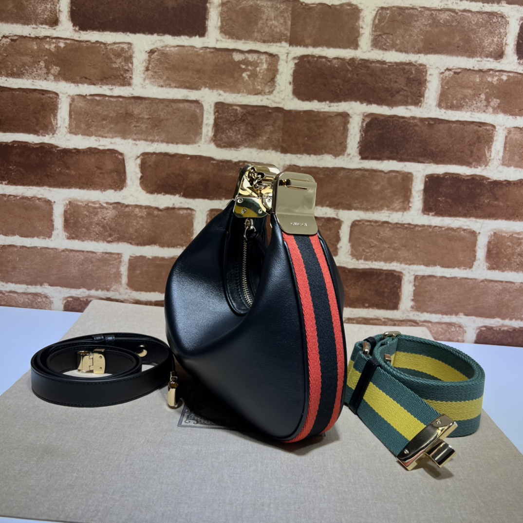G*u*i attache small shoulder bag-23*22*5cm