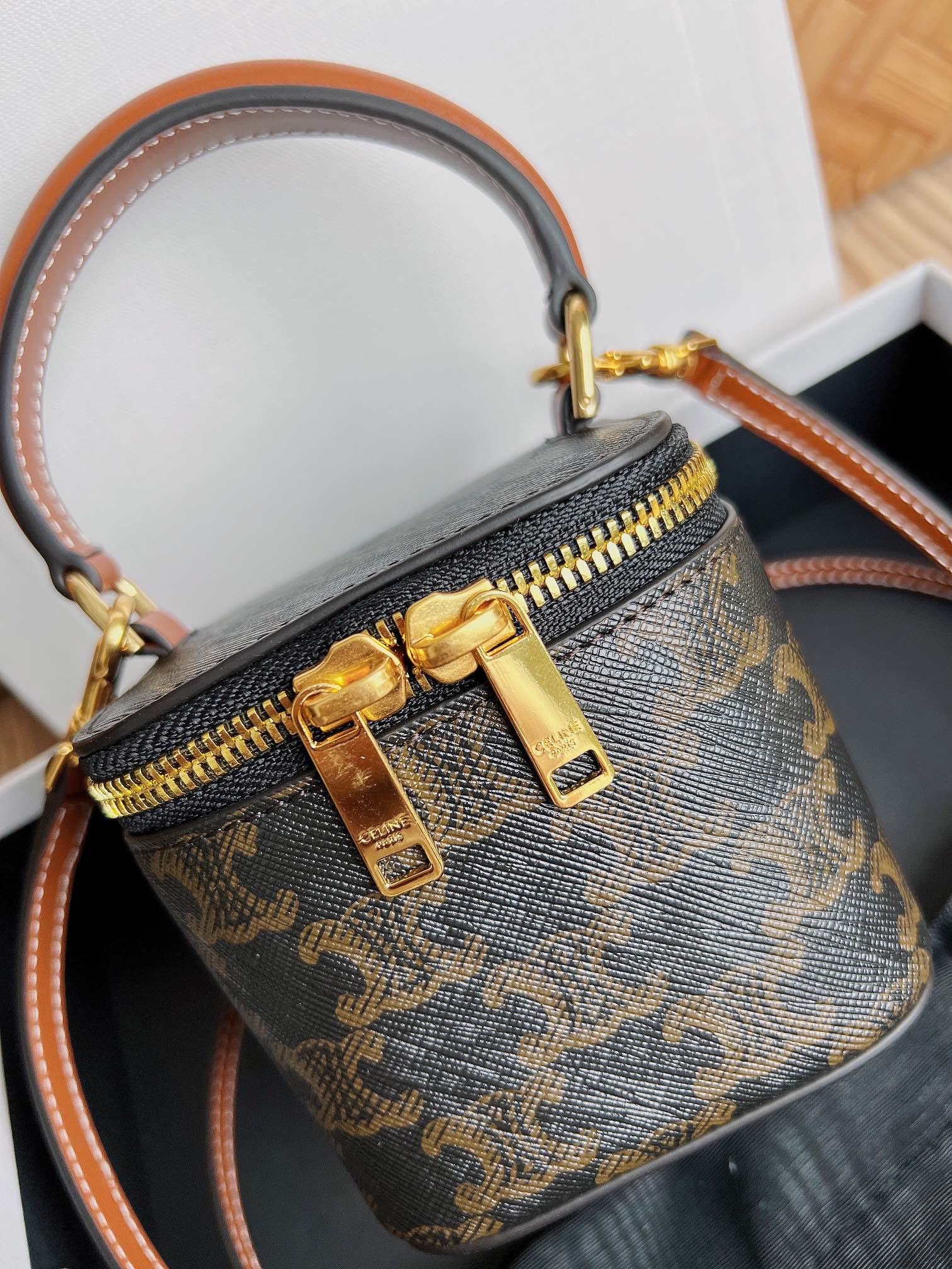 Ce**e cubic box bag-9×9.5×9cm