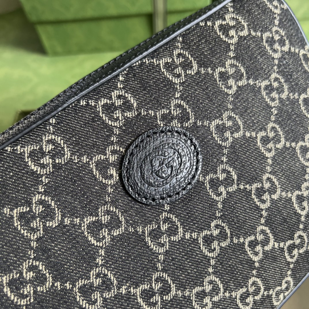 g*u*i vintage gg S*p*e-24.5x 16x 4.5cm