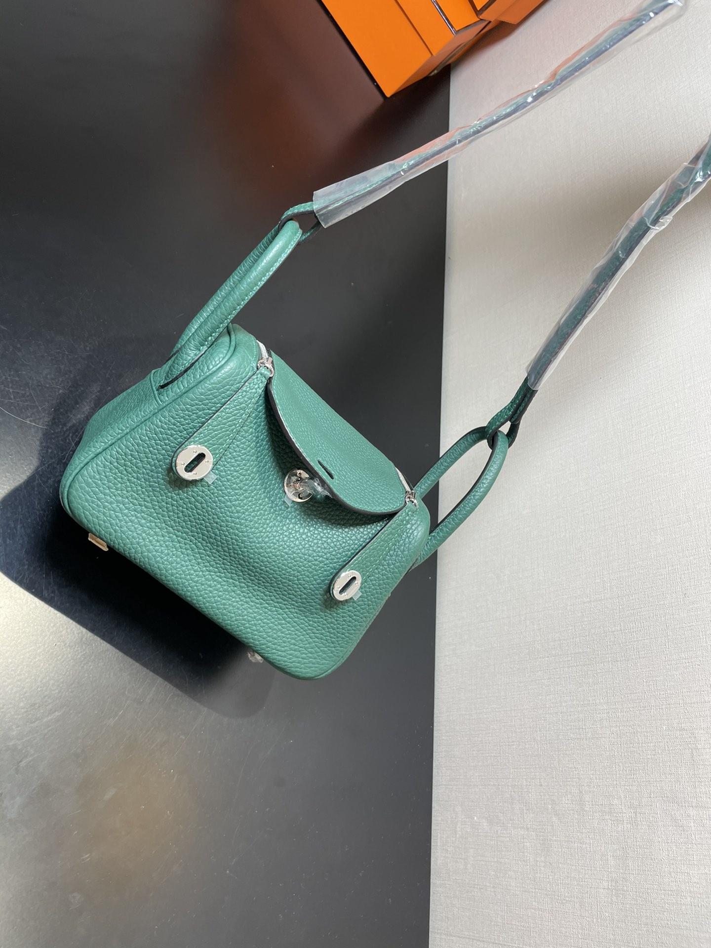 H**mes lindy 19-togo leather-19cm