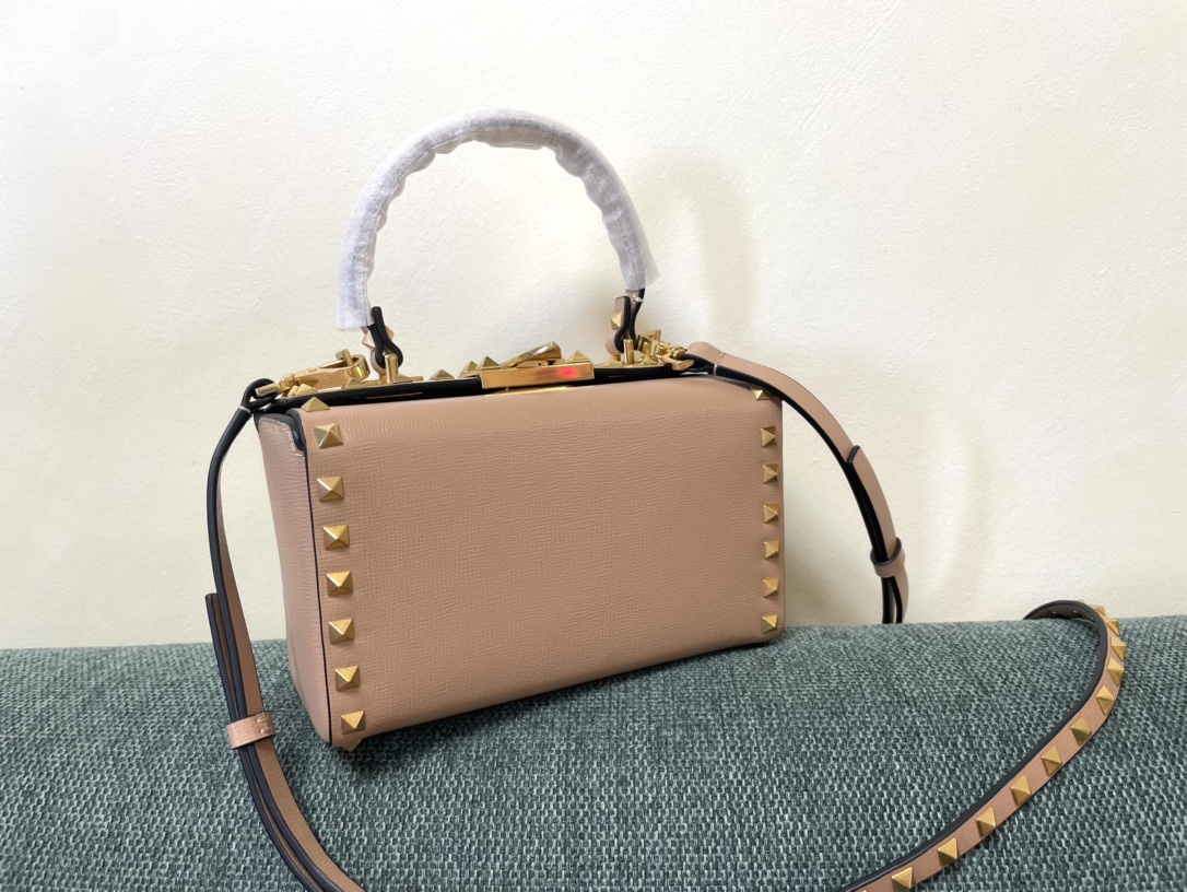 Va1e*ntin0 garavani rockstud alcove-19*12*8cm