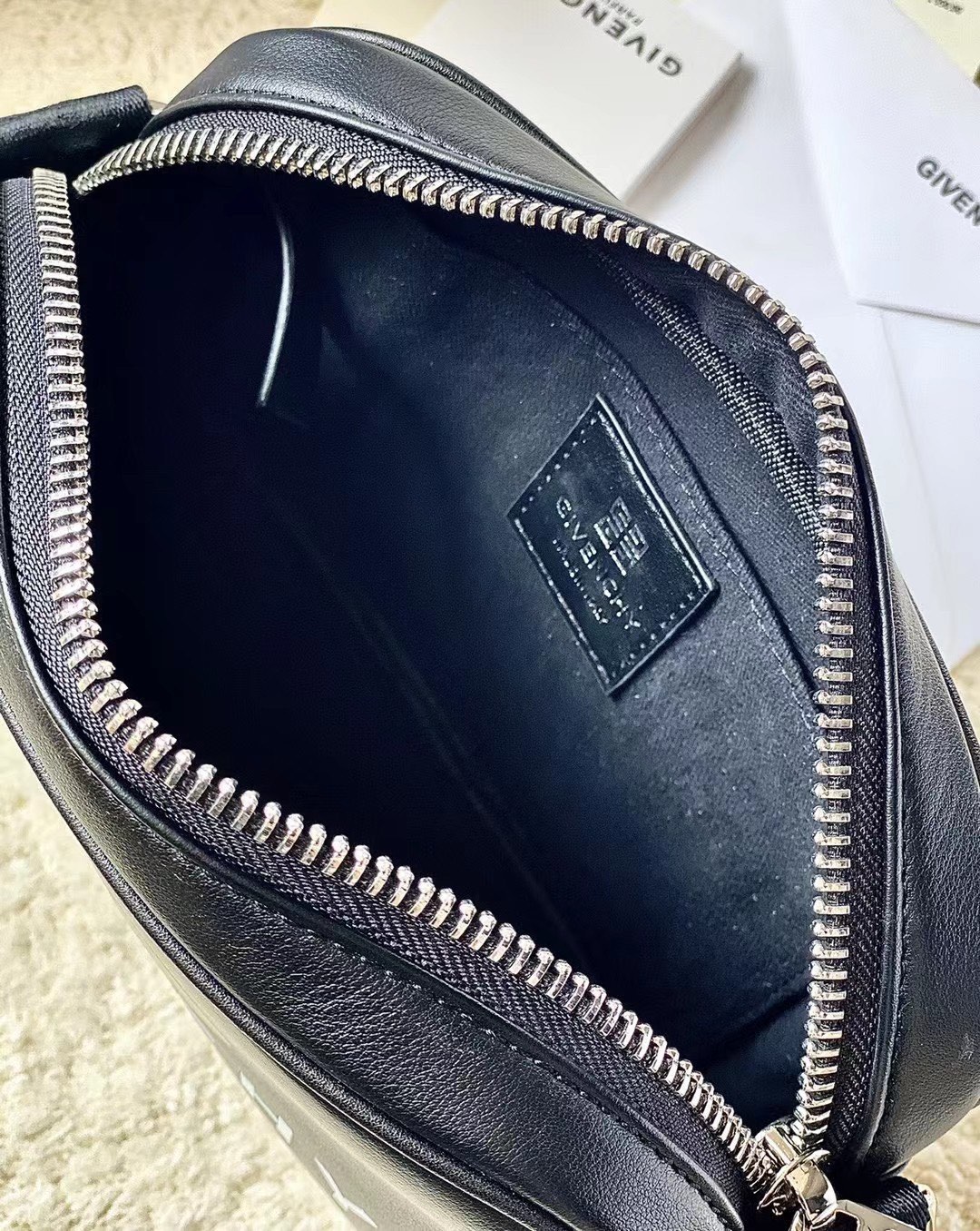 G1uenchy waist bag-16x11x8cm