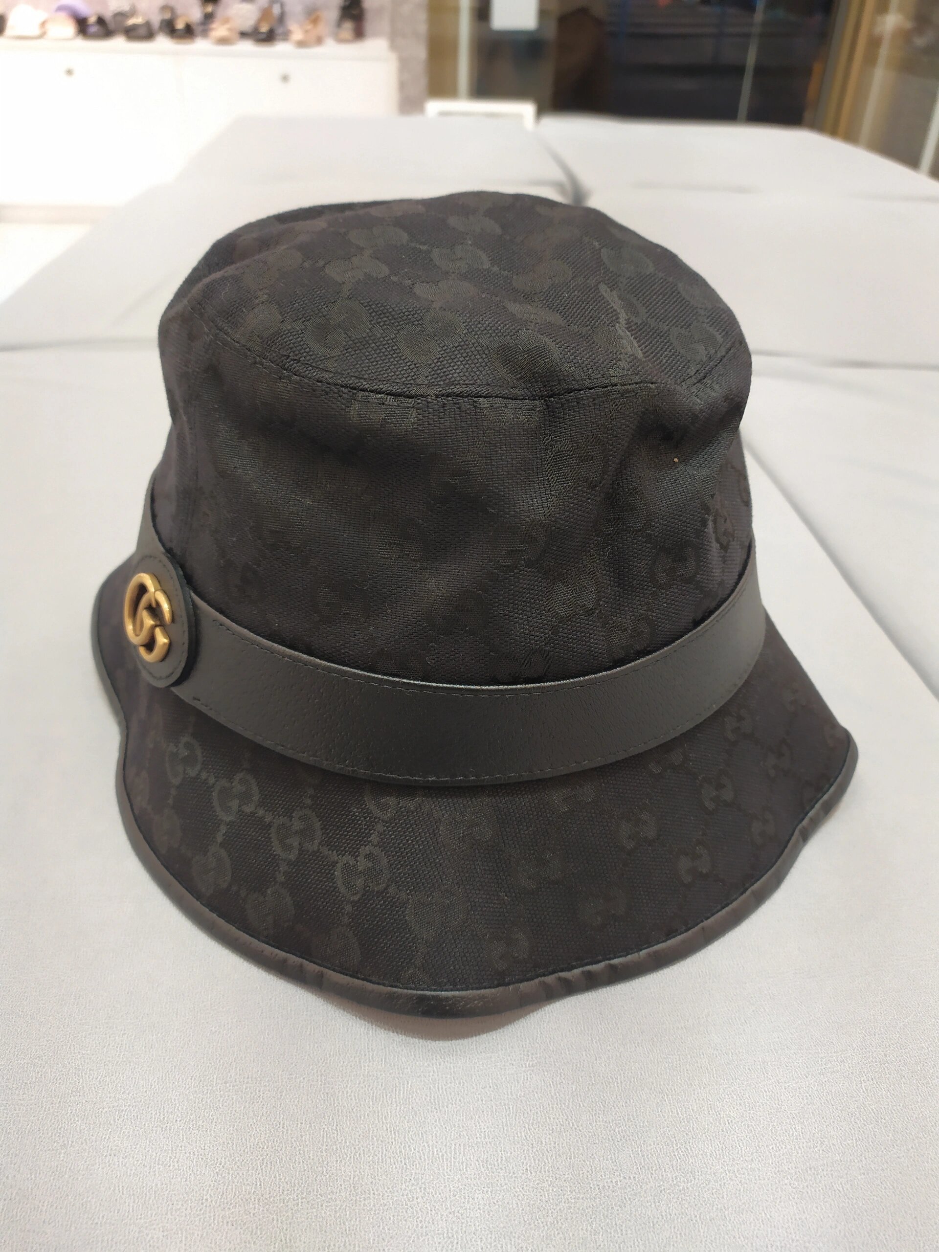G*u*i hats