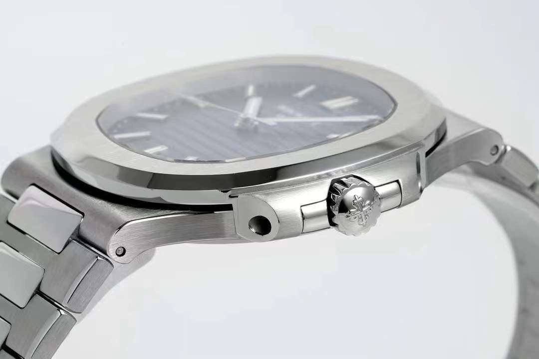 Pat*k Phi1i*pe nautilus 5711/1a-010 stainless steel