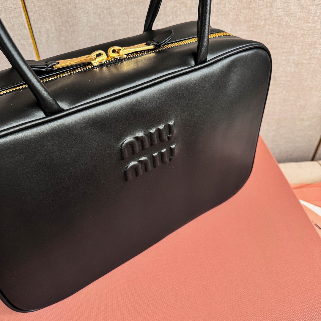 M*um*u leather top handbag-34x23x12cm