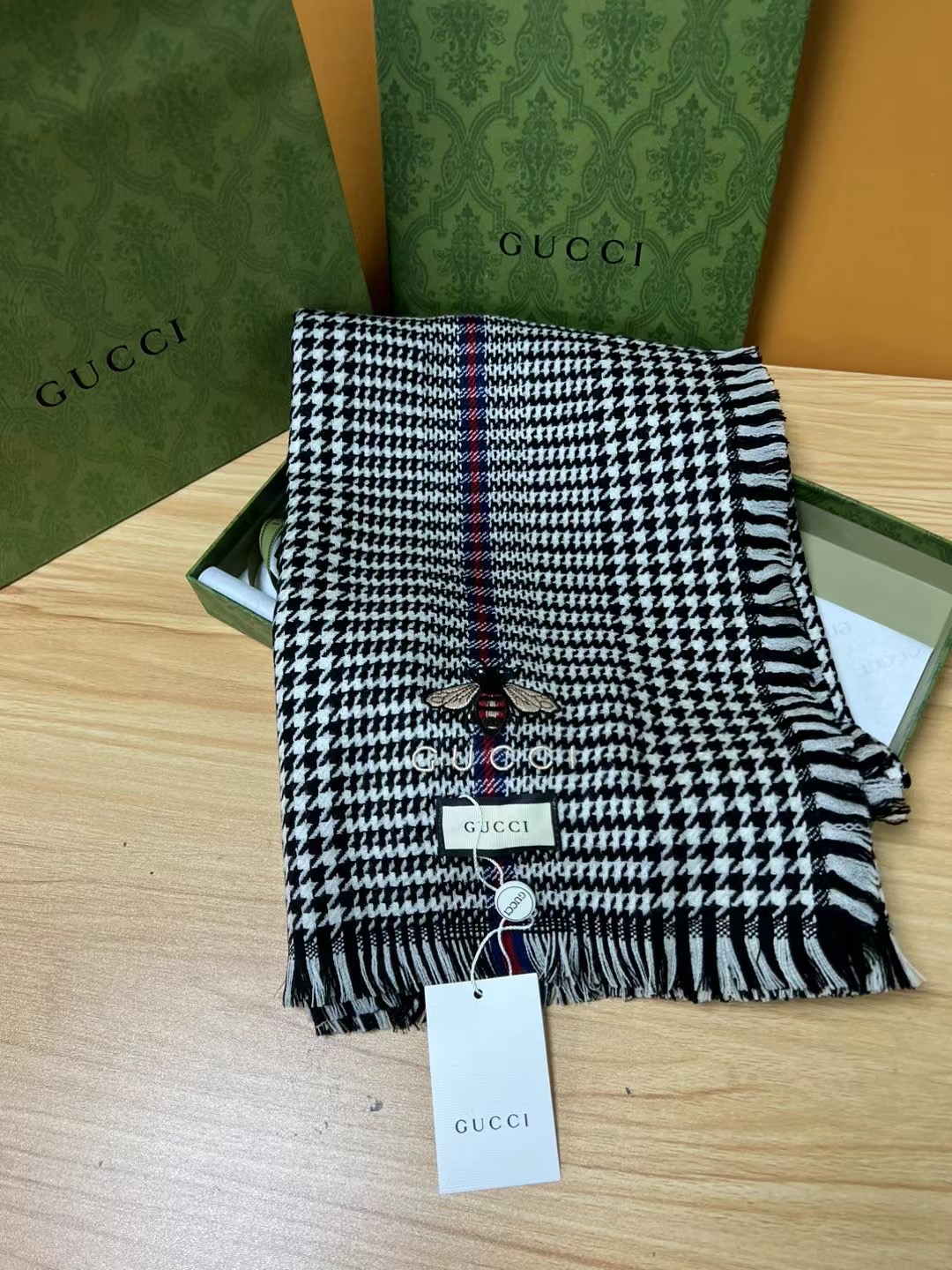 G*u*i scarf-35*240cm