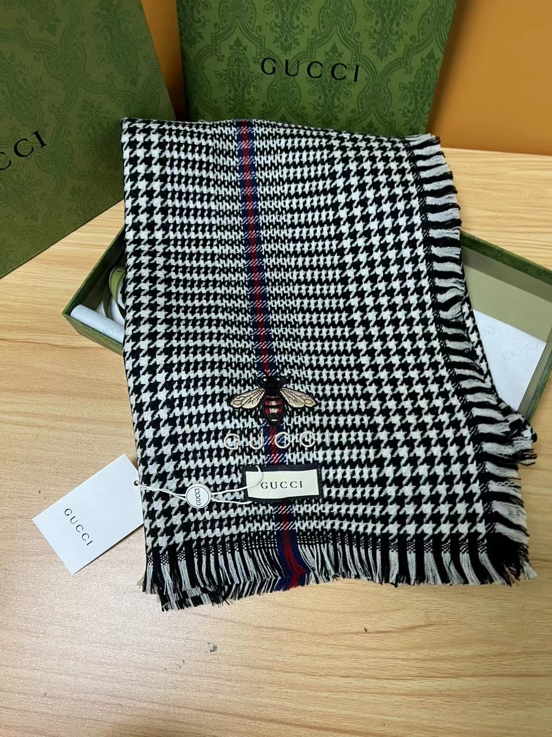 G*u*i scarf-35*240cm