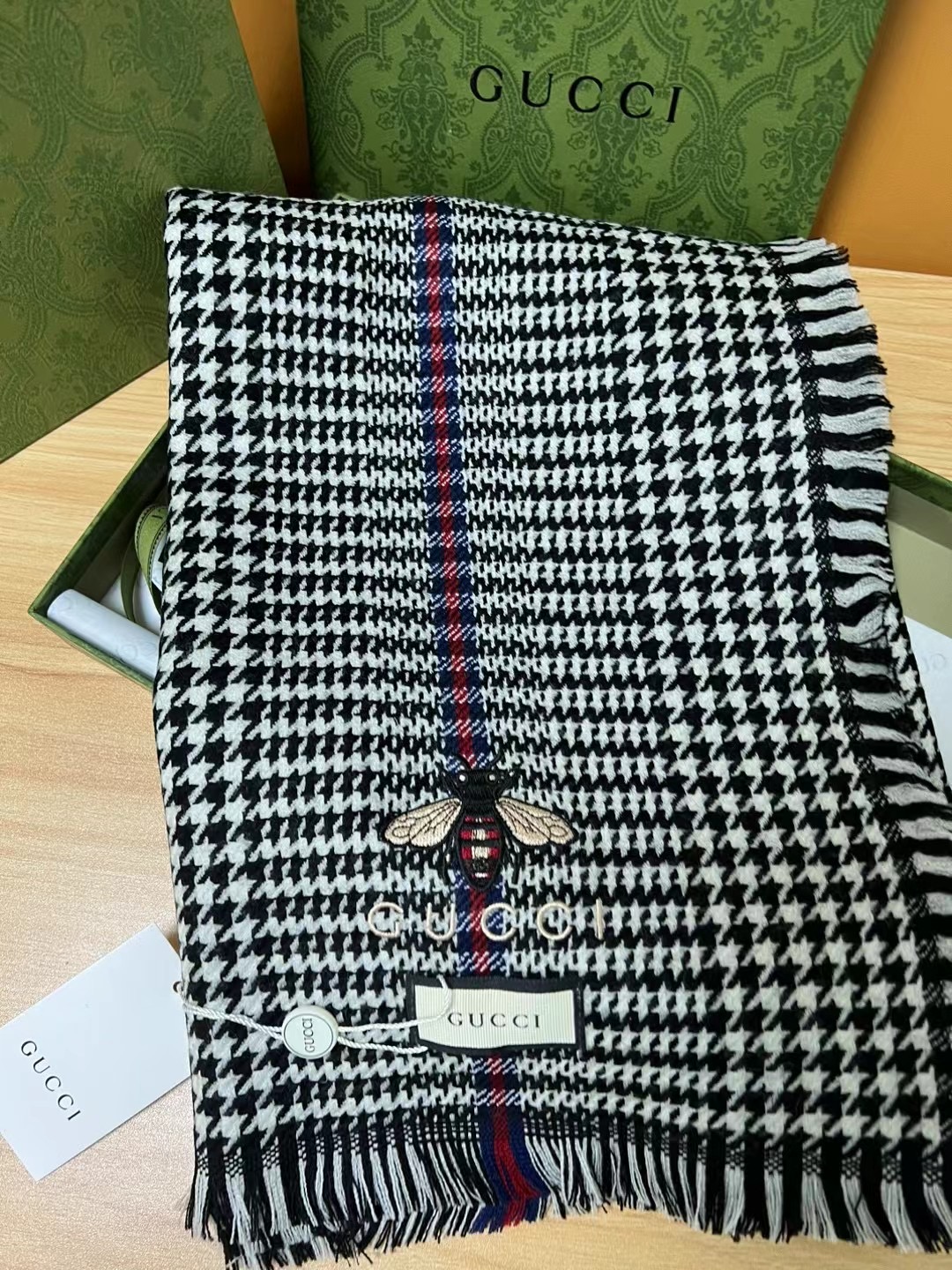 G*u*i scarf-35*240cm