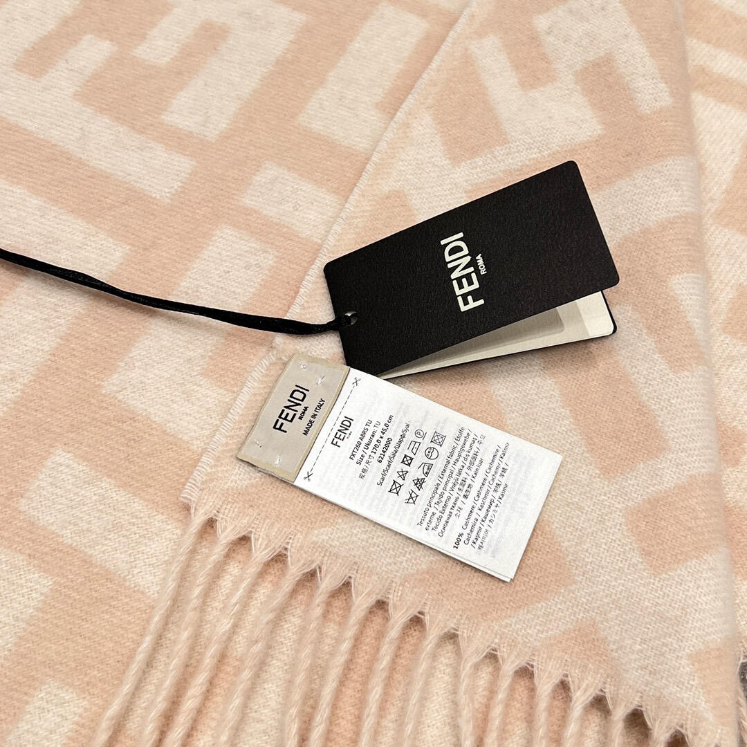 F**di scarf