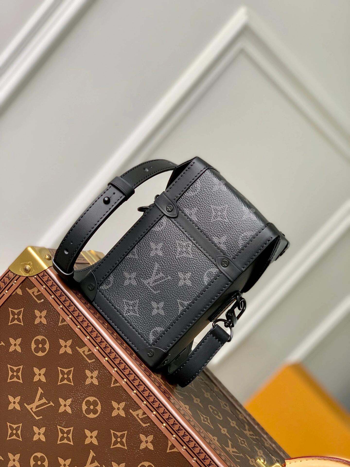 l0*is V*t0n trunk vertical-10.7*17.5*6.8cm