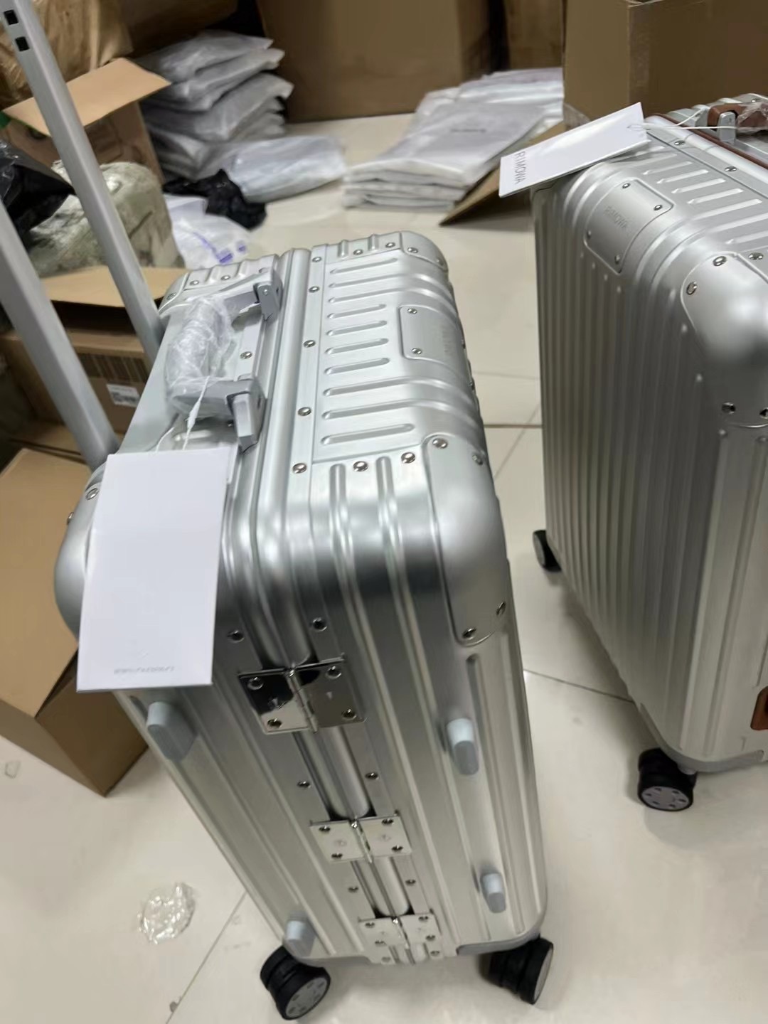 r1m0wa essential ttrunk plus lU*gage-‭20inch