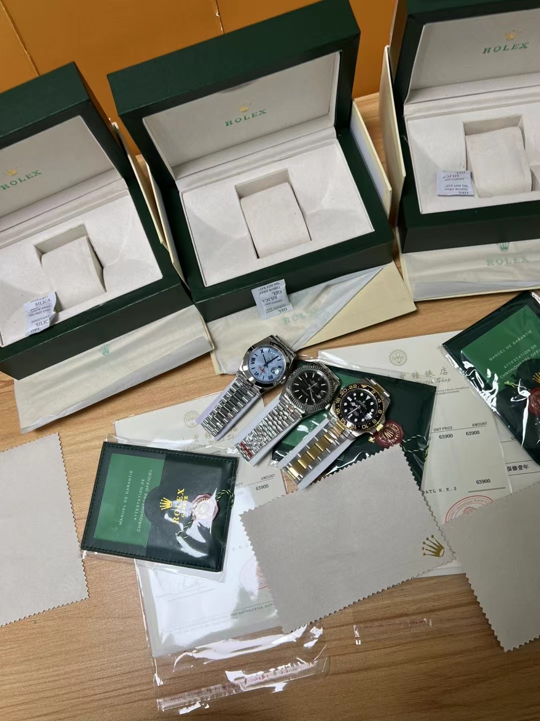 R*l*x watch