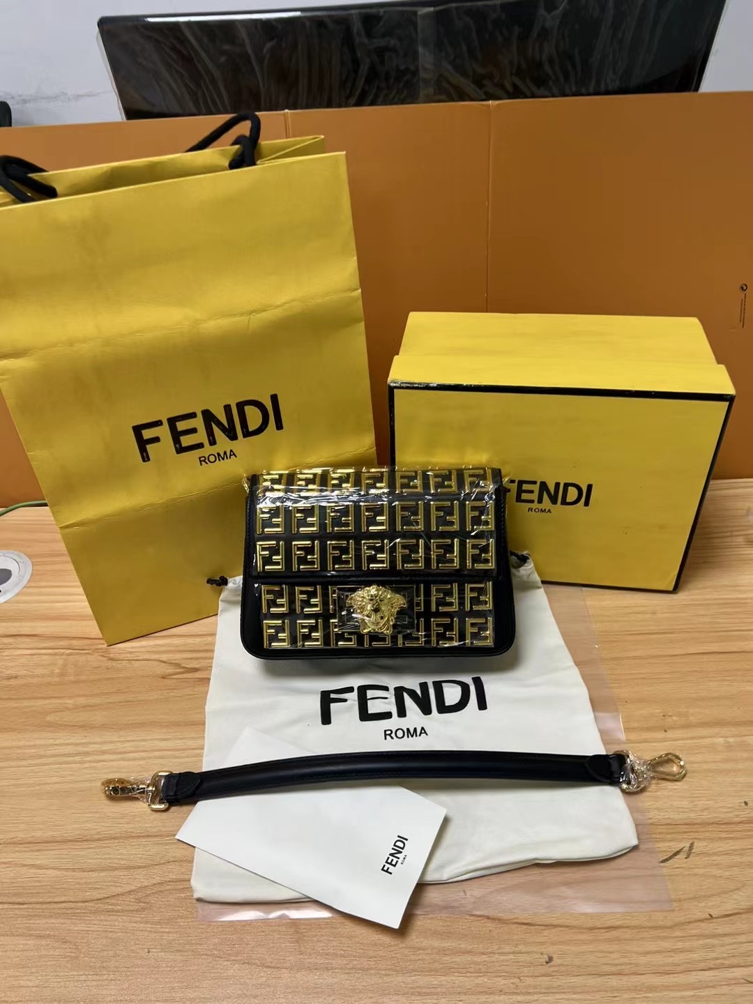 F**di &versace chain bag-20cm